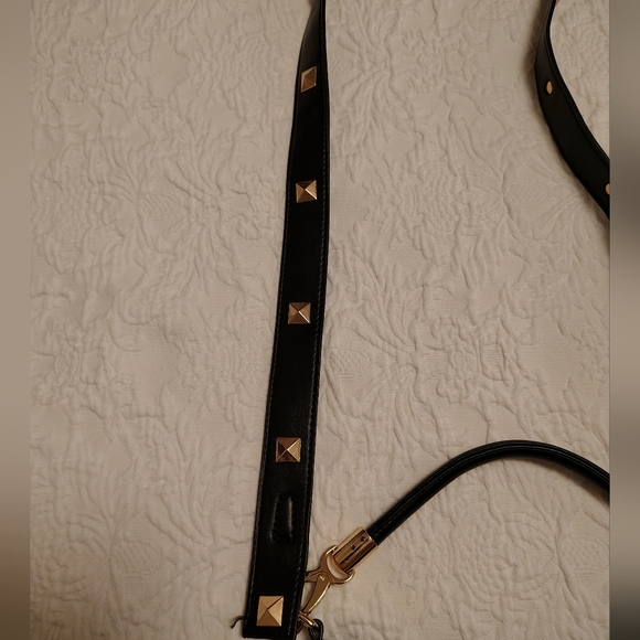 Black & White Cross-Strap Leather Shoulder Bag with Gold Accents - Picture 5 of 12